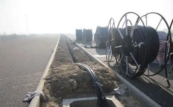 岷县光缆施工如何应对复杂地形布线难题？